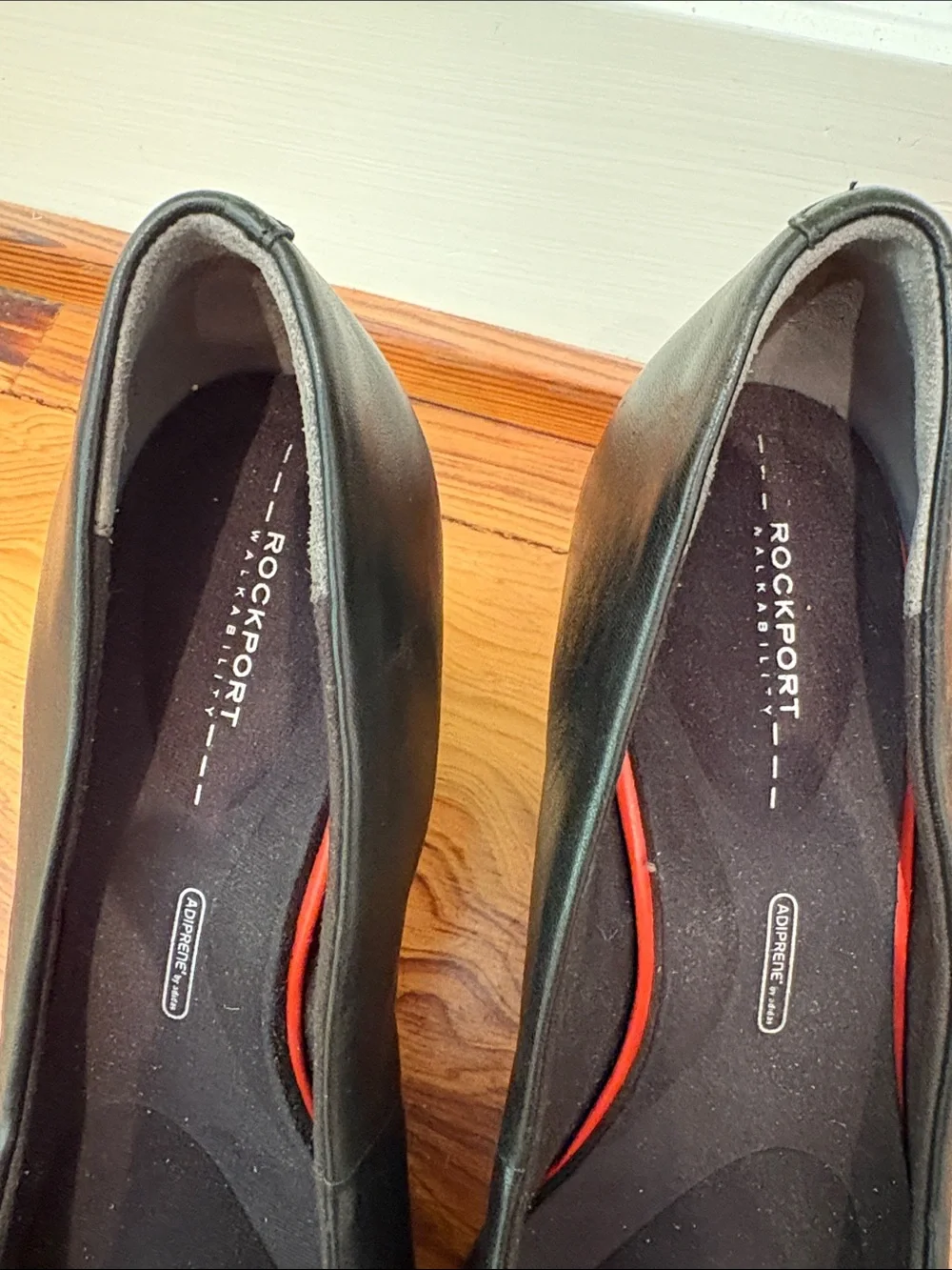 Rockport Black Leather Round-Toe Heels